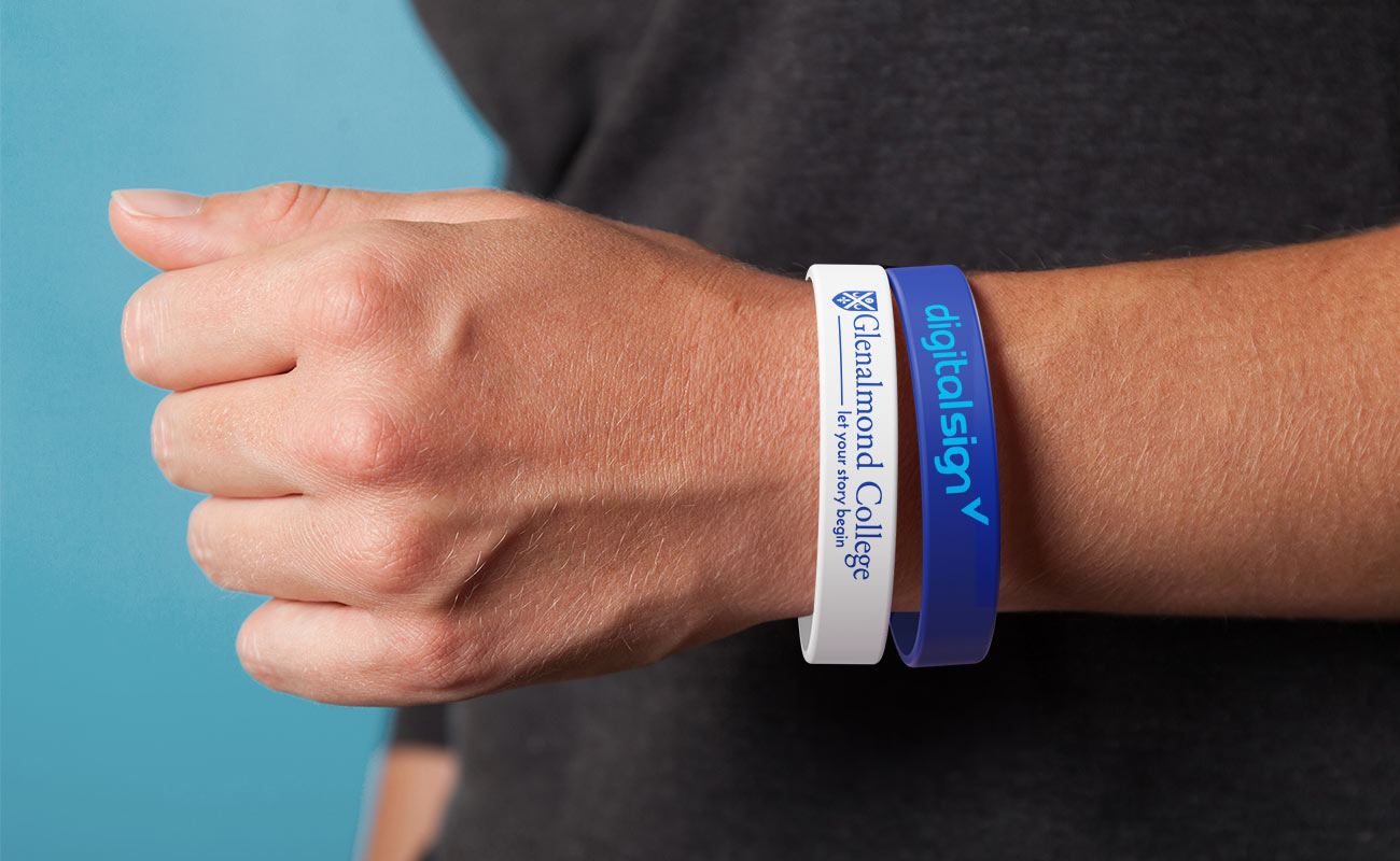 Revo - Silikoni rannekkeet logolla gallery thumbnail