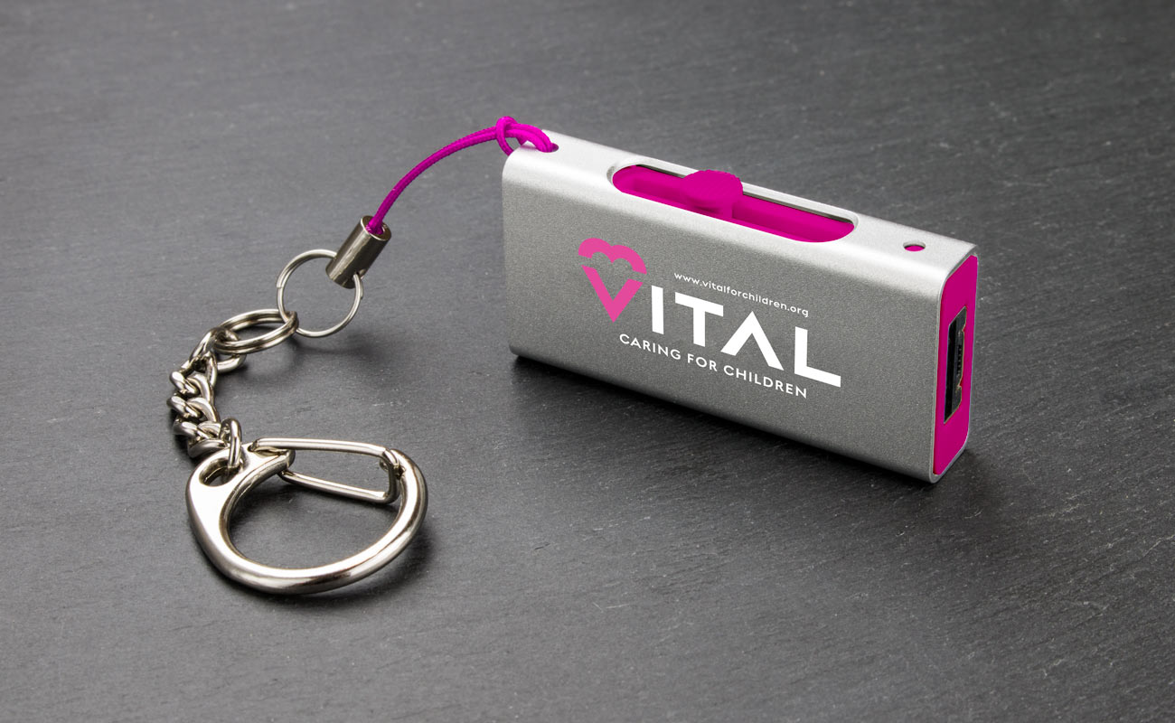 Slide - USB-C Tikkuja Logolla gallery thumbnail