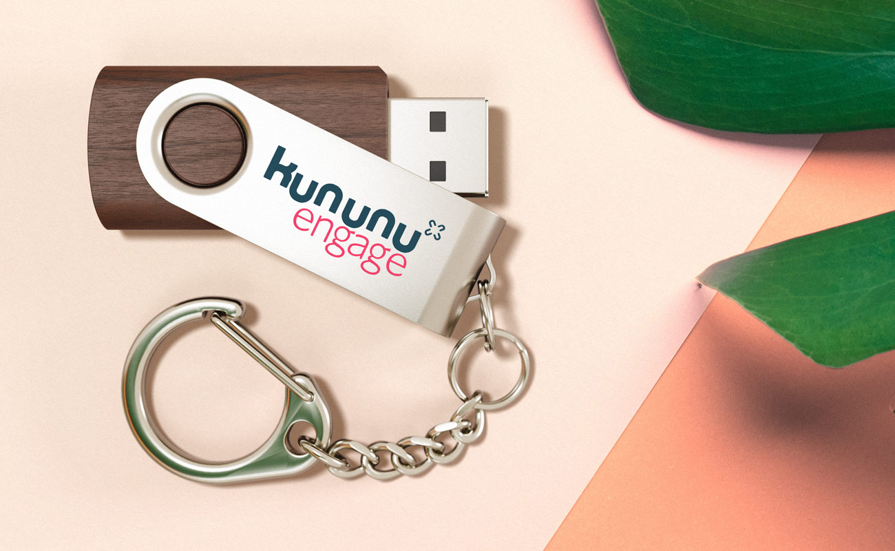 Twister Wood - Puinen Muistitikku Logolla gallery thumbnail