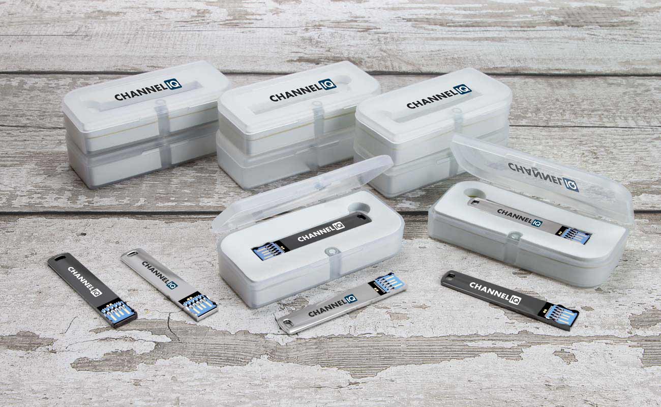 WalletStick - Ohut USB muistitikku painatuksella gallery thumbnail